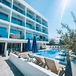 Sunny Blue Apartment *