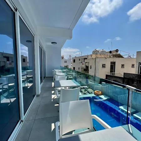 Sunny Blue أيا نابا