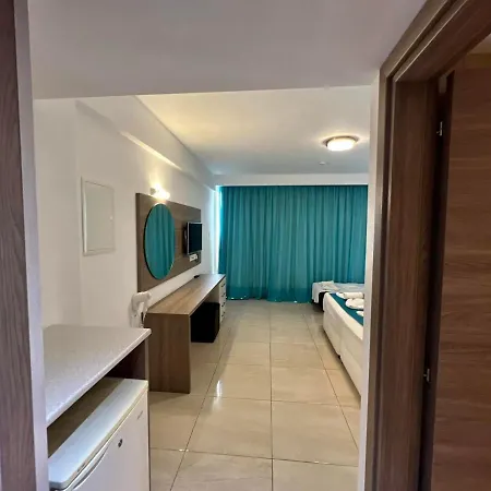 Sunny Blue أيا نابا