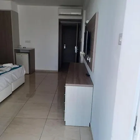 Sunny Blue أيا نابا