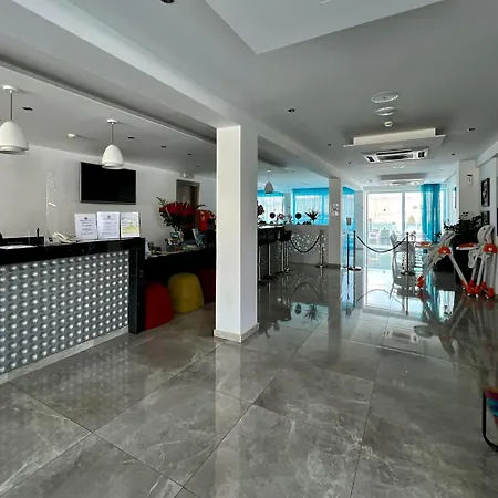 Sunny Blue أيا نابا