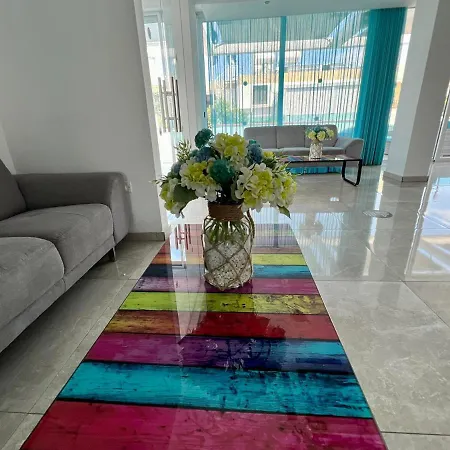 Sunny Blue Apartment *