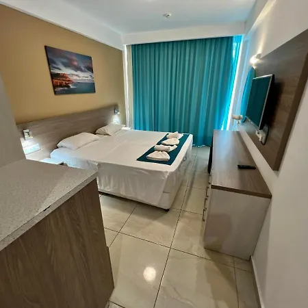 アパート Sunny Blue アヤナパ